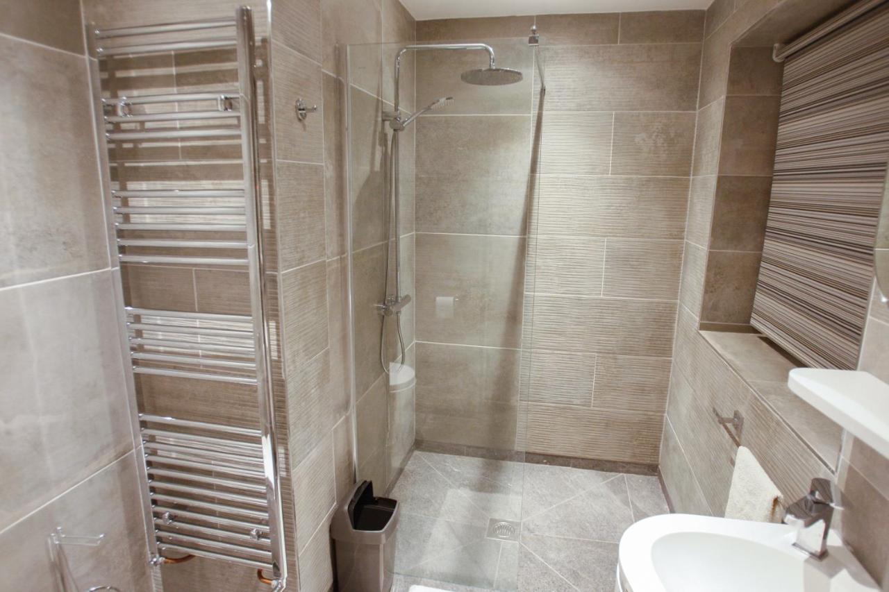 Homeside B&B Силверстон Экстерьер фото